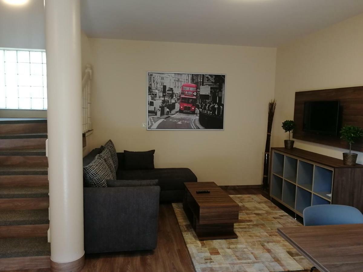 Ovar Apartman Mosonmagyaróvár エクステリア 写真