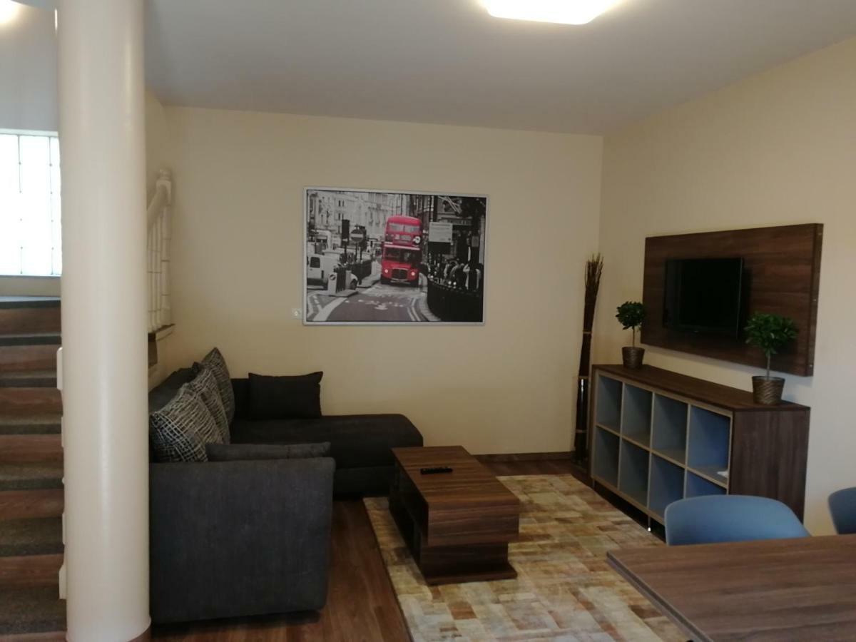 Ovar Apartman Mosonmagyaróvár エクステリア 写真