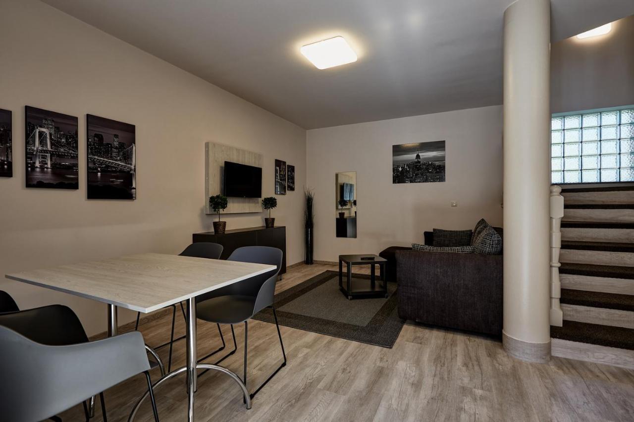 Ovar Apartman Mosonmagyaróvár エクステリア 写真